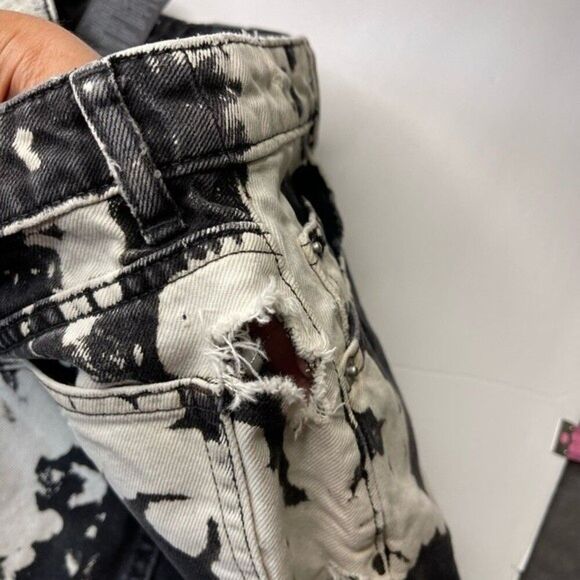 H&M Black and white bleached denim mini skirt. Size 0 - Picture 3 of 7